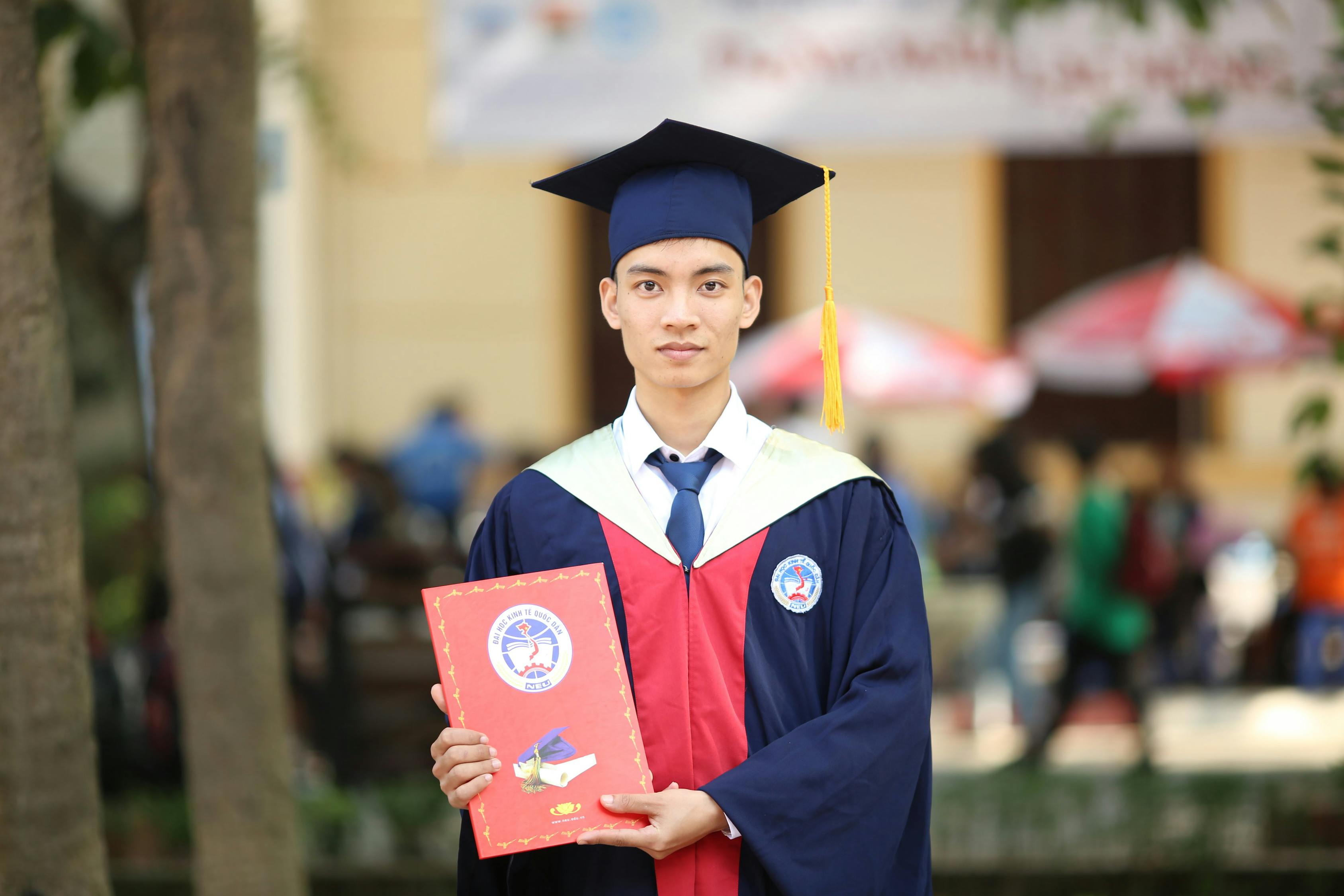 点亮未来，从这里起航——应届本科毕业生的就业与成长指南