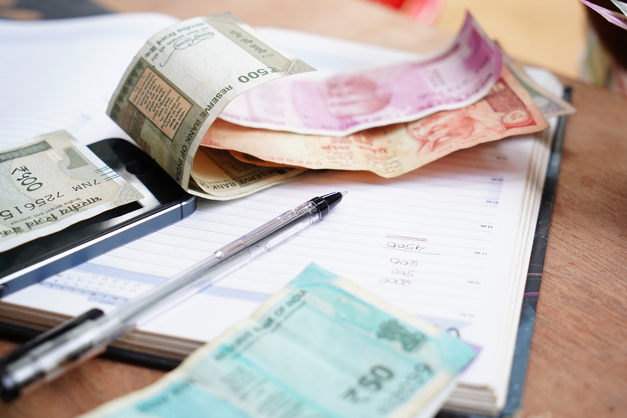 100万房贷每年可减少5600元利息，利率下调背后的经济意义与影响
