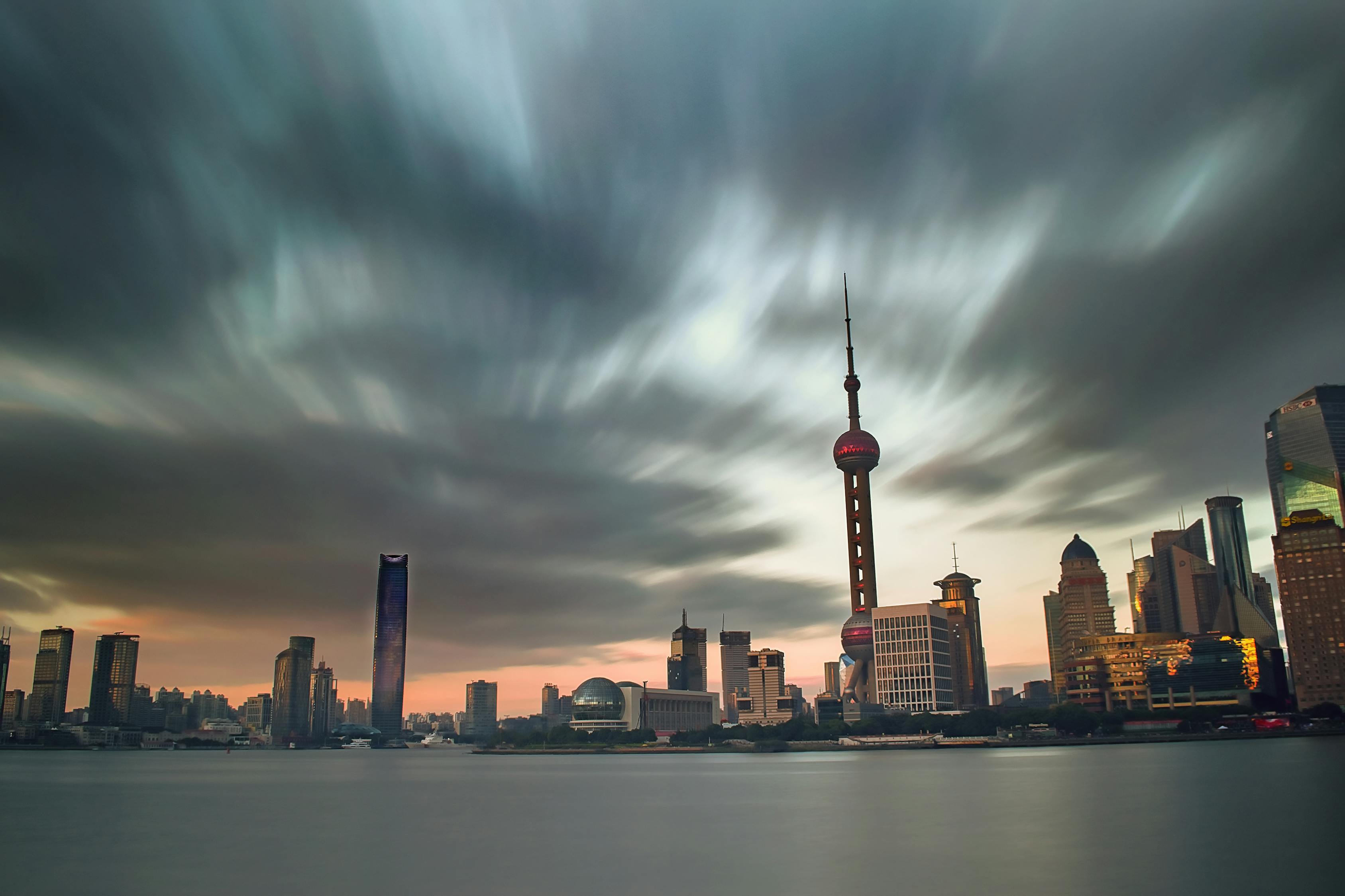 港股9股涨超100%，市场回暖背后的深层原因与未来展望