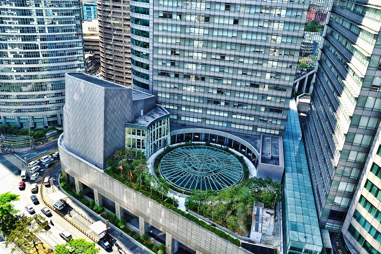 住建部回应楼市虹吸效应，调控政策需精准，保障房建设需加速