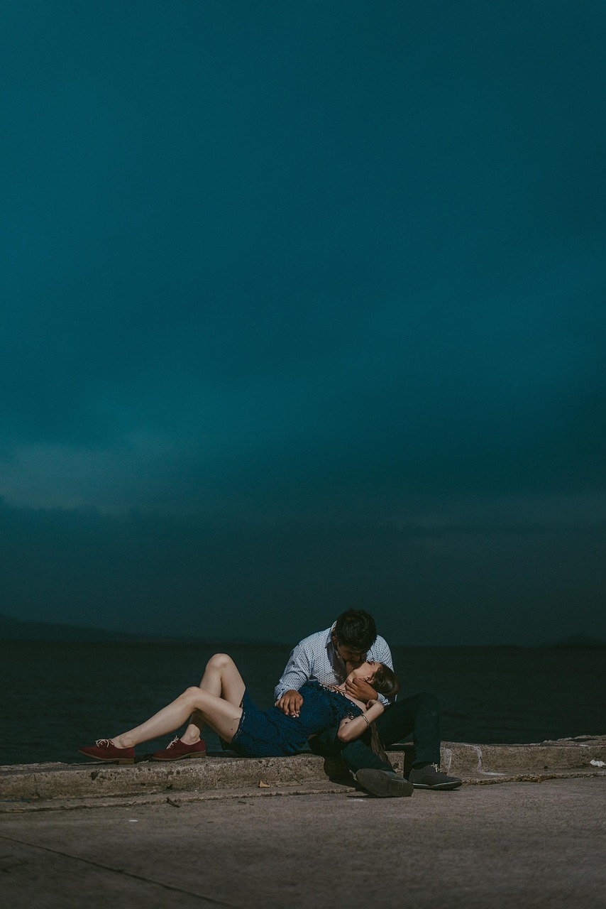 穿越悲伤迷雾，解读伤感女生网名背后的内心世界